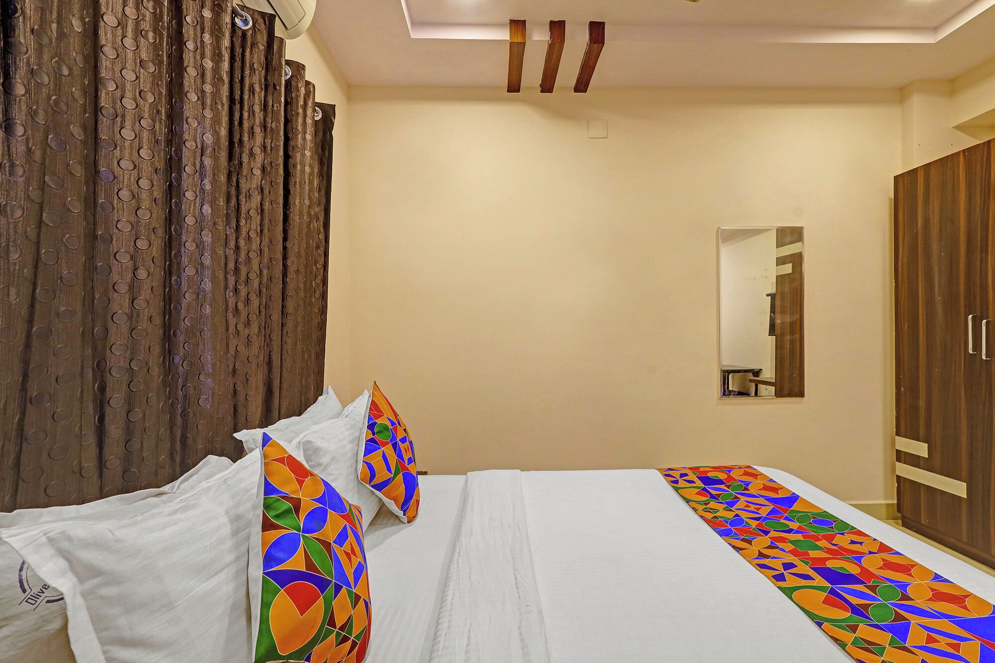 Egyptian cotton sheets, premium bedding, free WiFi, bed sheets