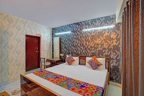 Egyptian cotton sheets, premium bedding, free WiFi, bed sheets - Fabhotel Shree Ji (Lucknow)