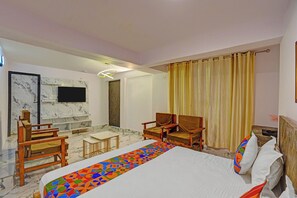 Deluxe Room | Egyptian cotton sheets, premium bedding, free WiFi, bed sheets - Fabhotel Shree Ji (Lucknow)