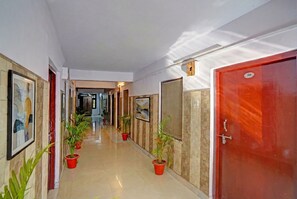 Lobby - Fabhotel Shree Ji (Lucknow)