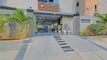 Pintu masuk hartanah