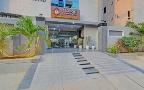 Property entrance - Fabhotel Garapati Grand (Hyderabad)
