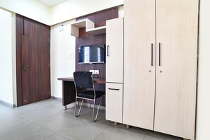 Egyptian cotton sheets, premium bedding, free WiFi, bed sheets - Fabhotel Nexus (Indore)