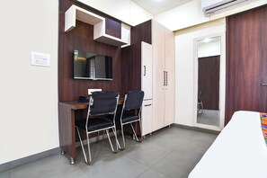Egyptian cotton sheets, premium bedding, free WiFi, bed sheets - Fabhotel Nexus (Indore)