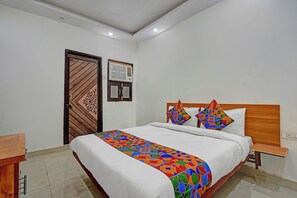 Egyptian cotton sheets, premium bedding, free WiFi, bed sheets - Fabhotel Shahdara Residency (New Delhi)