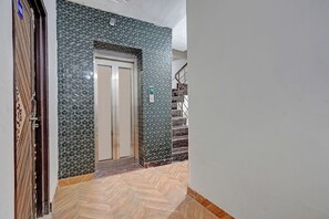 Elevator - Fabhotel Shahdara Residency (New Delhi)