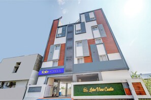 Exterior - Fabhotel Lake View Castle (Hanmakonda)