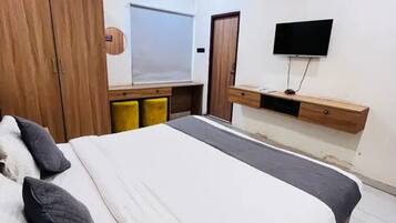 Egyptian cotton sheets, premium bedding, free WiFi, bed sheets