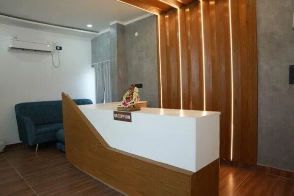 Reception - Fabhotel Lake View Castle (Hanmakonda)