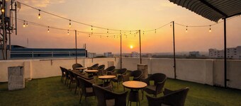 Fabhotel Lake View Castle