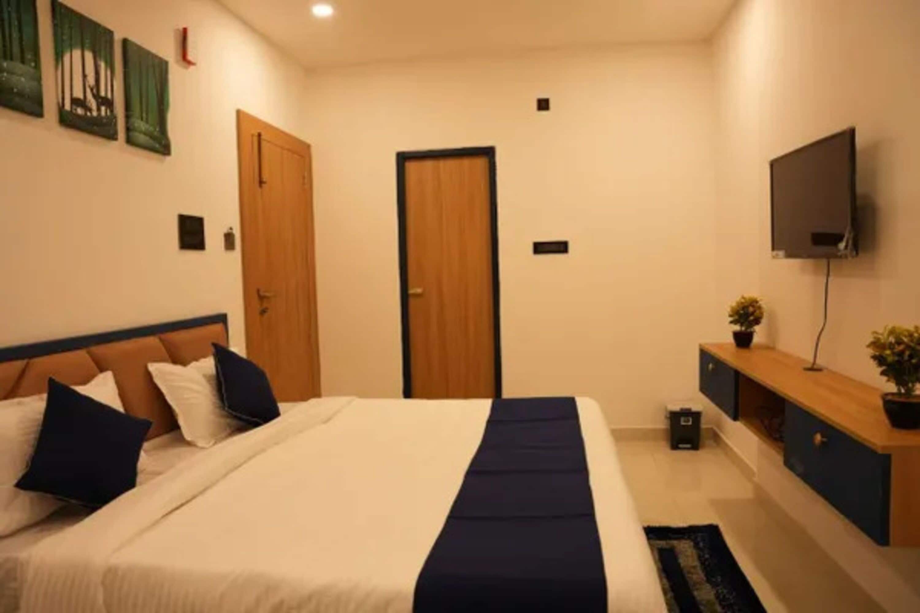 Egyptian cotton sheets, premium bedding, free WiFi, bed sheets