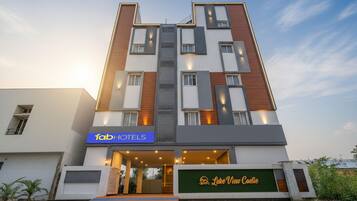 Pintu masuk properti