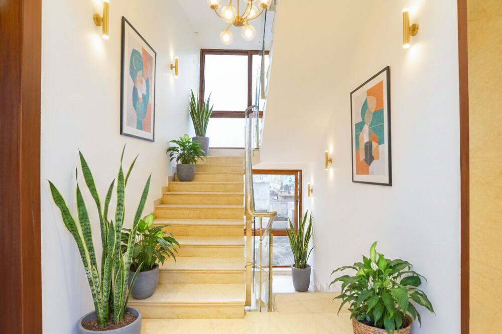 Oriva Tulips Inn and Suites - Nr. Majestic