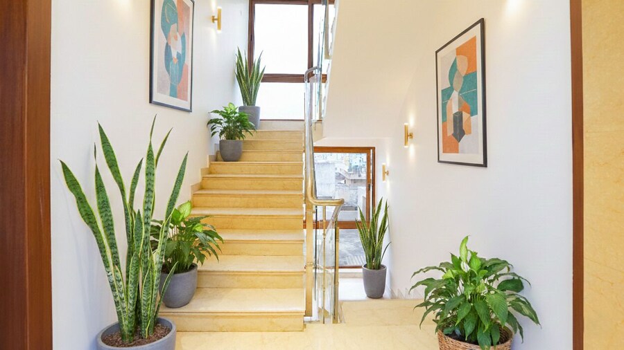 Oriva Tulips Inn and Suites - Nr. Majestic