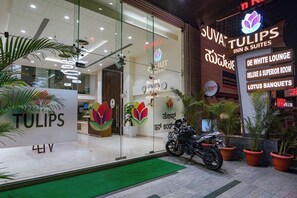 Property entrance - Oriva Tulips Inn And Suites (Bengaluru)