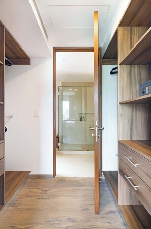 Shower, hair dryer, towels, shampoo - Stylish Playacar Condo (Playa del Carmen)