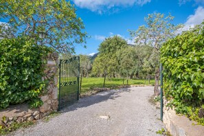 Property grounds - CAN TABOU - At the foot of the Tramuntana with private pool and WiFi (Selva)
