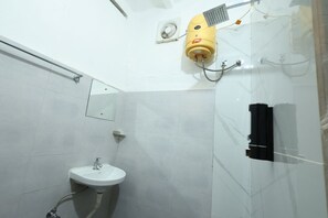 Comfort Double Room | Bathroom - Vayuvana Heritage  (Mananthavady)