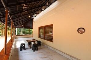 Outdoor dining - Vayuvana Heritage  (Wayanad)
