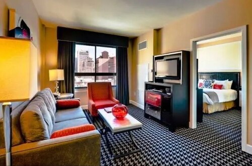 Newly Renovated Resort - 1 BDRM Suite fully furnished/AC soothing San Francisco
