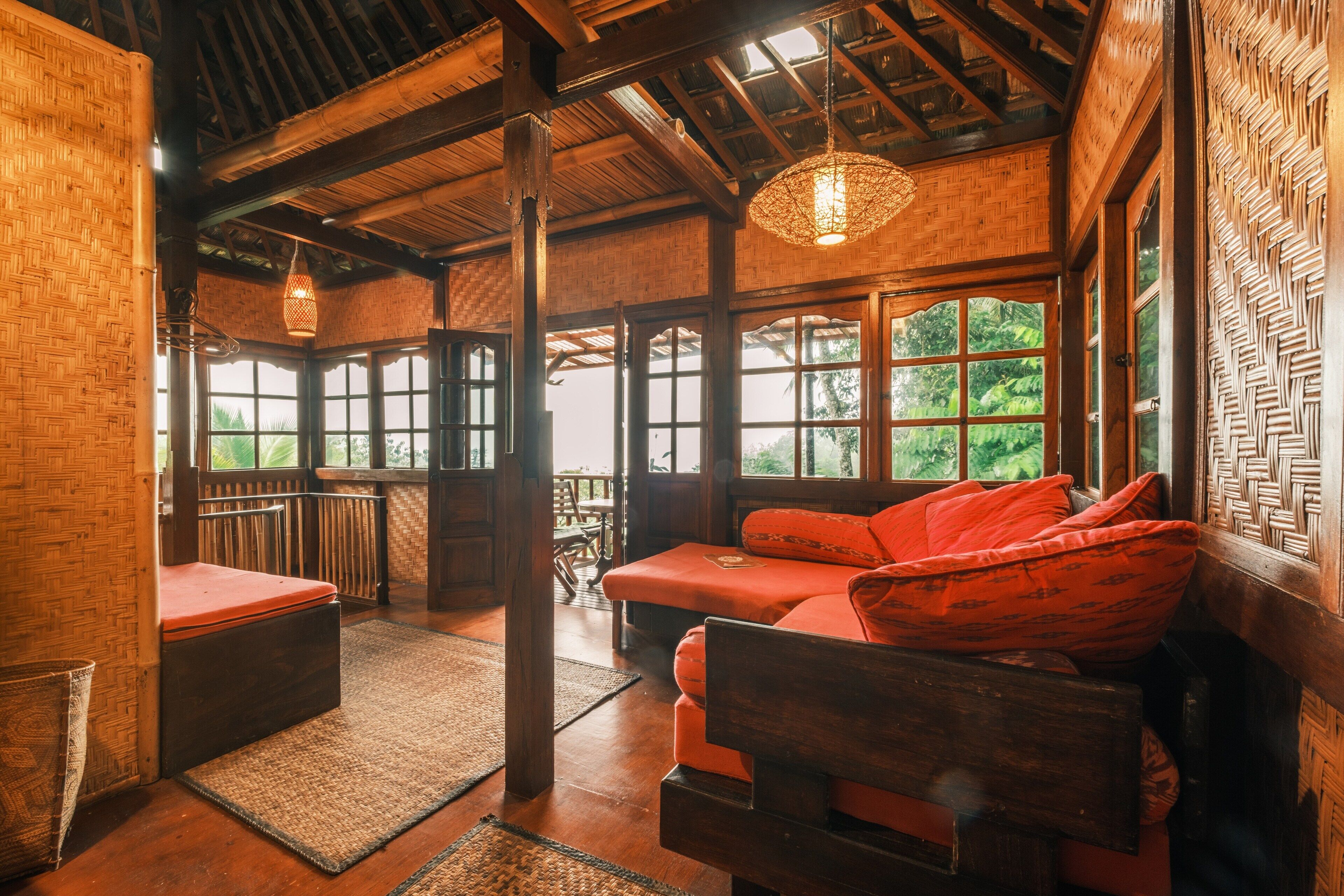 Tischtennisplatte, Bücher, Drucker