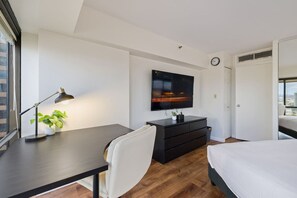 Työpöytä, silitysrauta/-lauta, Wi-Fi