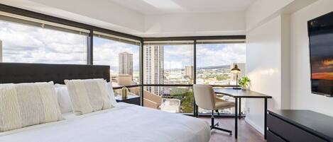 Una scrivania, ferro/asse da stiro, Wi-Fi