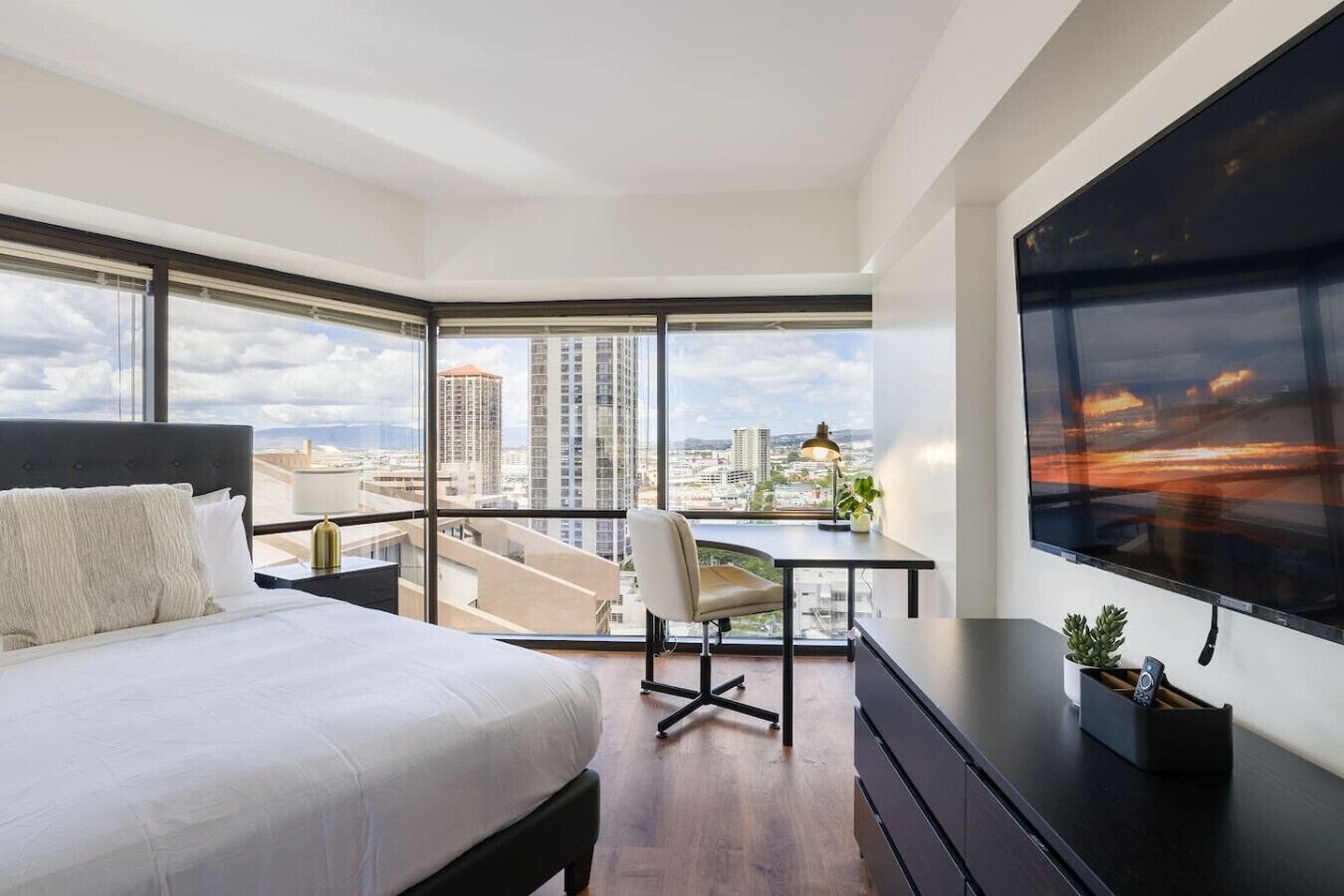 Desk, iron/ironing board, WiFi