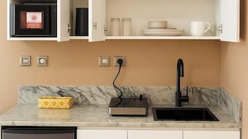 Economy Apartment, Balcony, City View | Private kitchen | Fridge, microwave, oven, stovetop