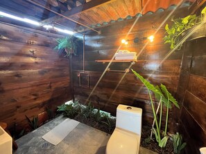 Shower, towels, soap, toilet paper - Natural Romance in Glamping Rincón de Lavanda (Texcoco de Mora)