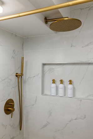 Hair dryer - 32F Modern Ocean Escape with Panoramic Views (Honolulu)