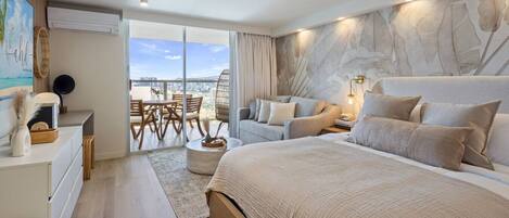 Skrivebord, strykejern/-brett og wi-fi