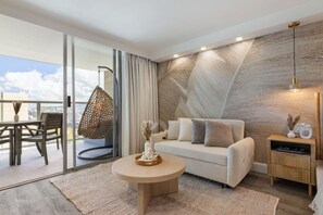 TV - Endless Blue Horizon – Luxury Oceanview Stay (Honolulu)