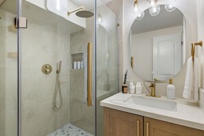 Hair dryer - Oceanview Luxe Retreat – Modern Coastal Elegance (Honolulu)