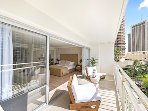 Property grounds - Waikiki Ocean Wave Escape: Coastal Luxe (Honolulu)