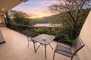 Outdoor dining - Pacific Breeze Condominium (Coco)