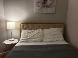 1 dormitorio, tabla de planchar con plancha, cuna de viaje y wifi gratis