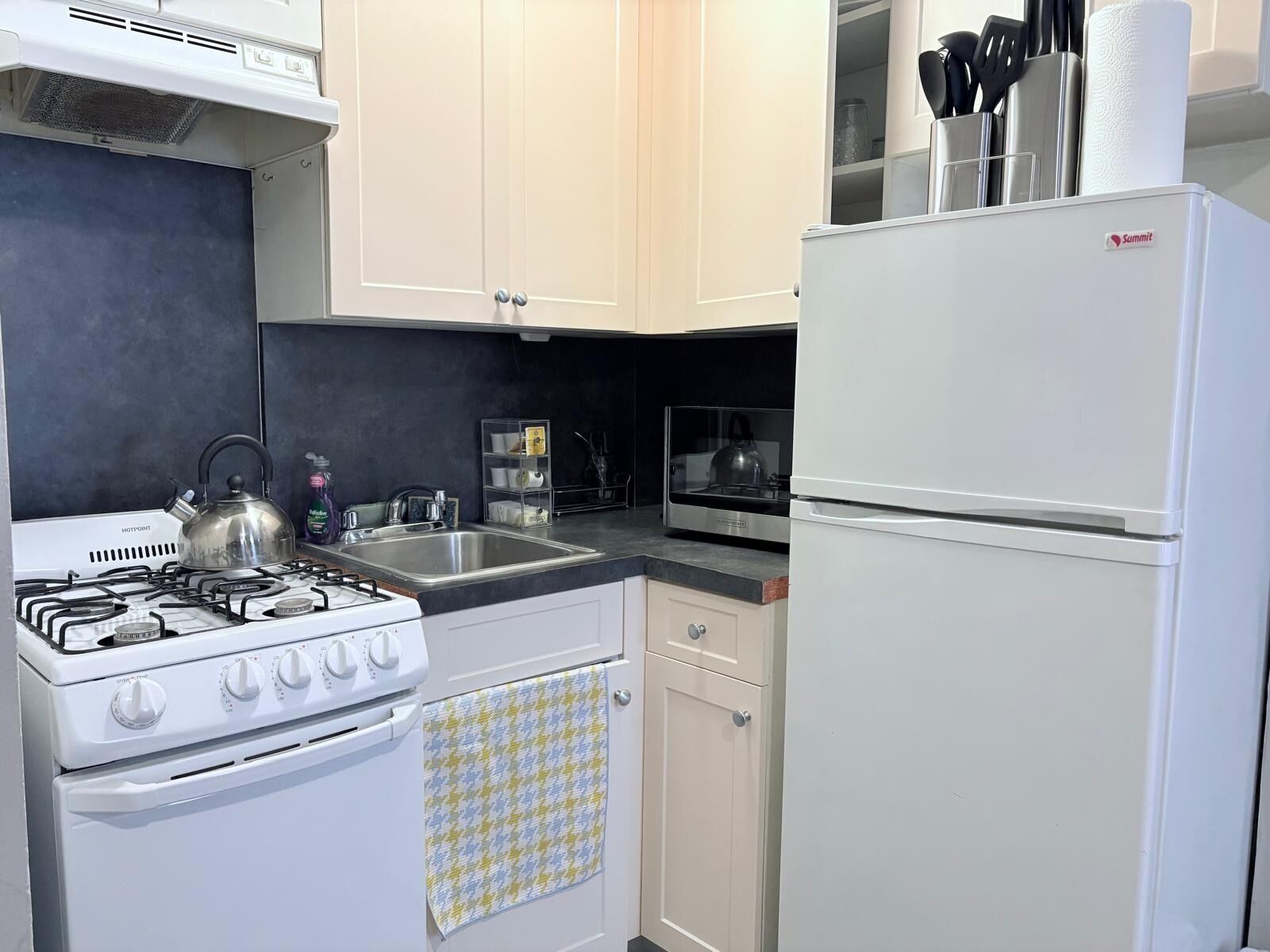 Fridge, microwave, oven, stovetop