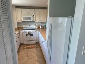 Microwave, oven, stovetop, dishwasher - The Retreat on the beach @ Rum Point Cayman Kai..where you should be. (Rum Point)