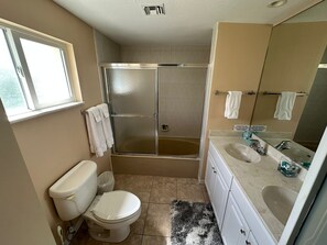 Hair dryer, towels, soap, toilet paper - The Retreat on the beach @ Rum Point Cayman Kai..where you should be. (Rum Point)