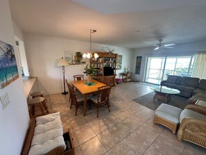 TV - The Retreat on the beach @ Rum Point Cayman Kai..where you should be. (Rum Point)