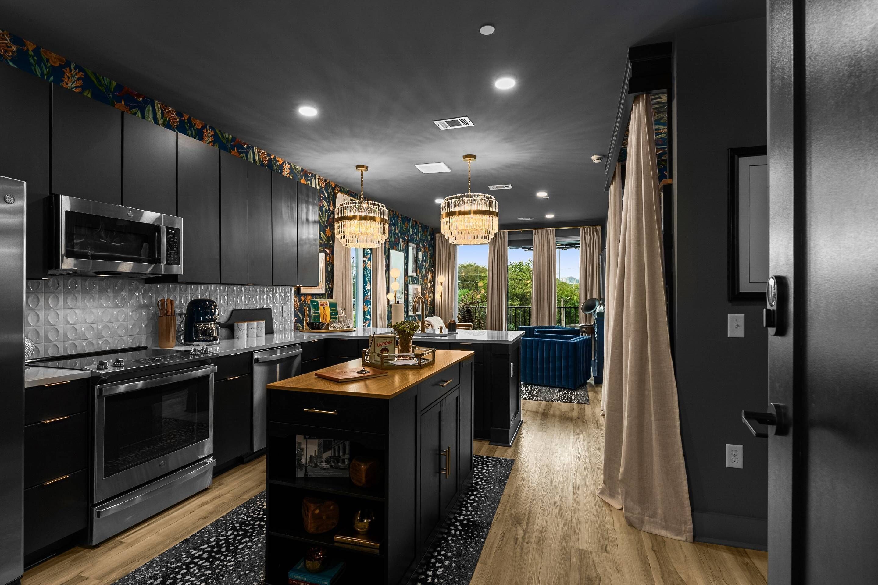 Fridge, microwave, dishwasher, coffee/tea maker