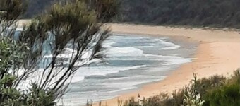 Cozy beach 2 bedroom cottage on South Coast