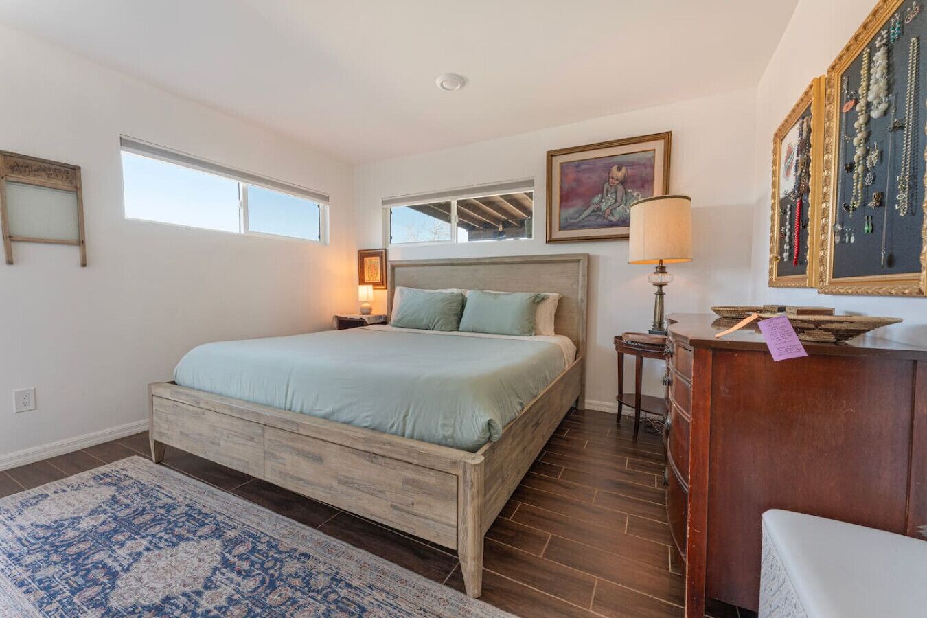 3 Schlafzimmer, Schreibtisch, Bügeleisen/Bügelbrett, Reisekinderbett