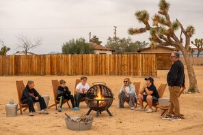 Property grounds - Flutter Space Retreat | Yoga Dome | Pool (Yucca Valley)