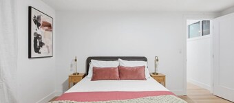 The Pop Spot | 10 Min to Rogers | Blocks to 124st