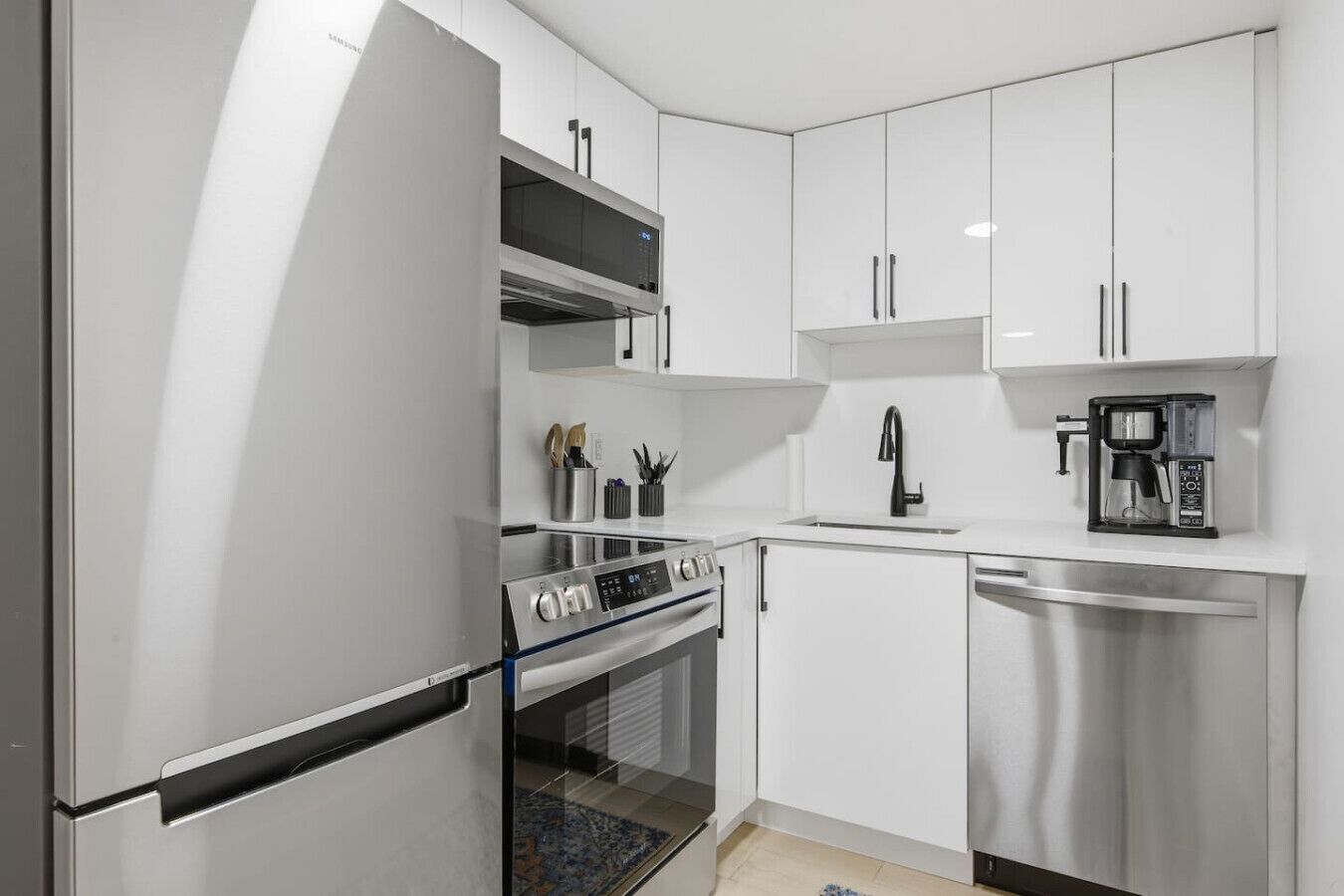 冰箱、微波炉、烤箱、炉灶