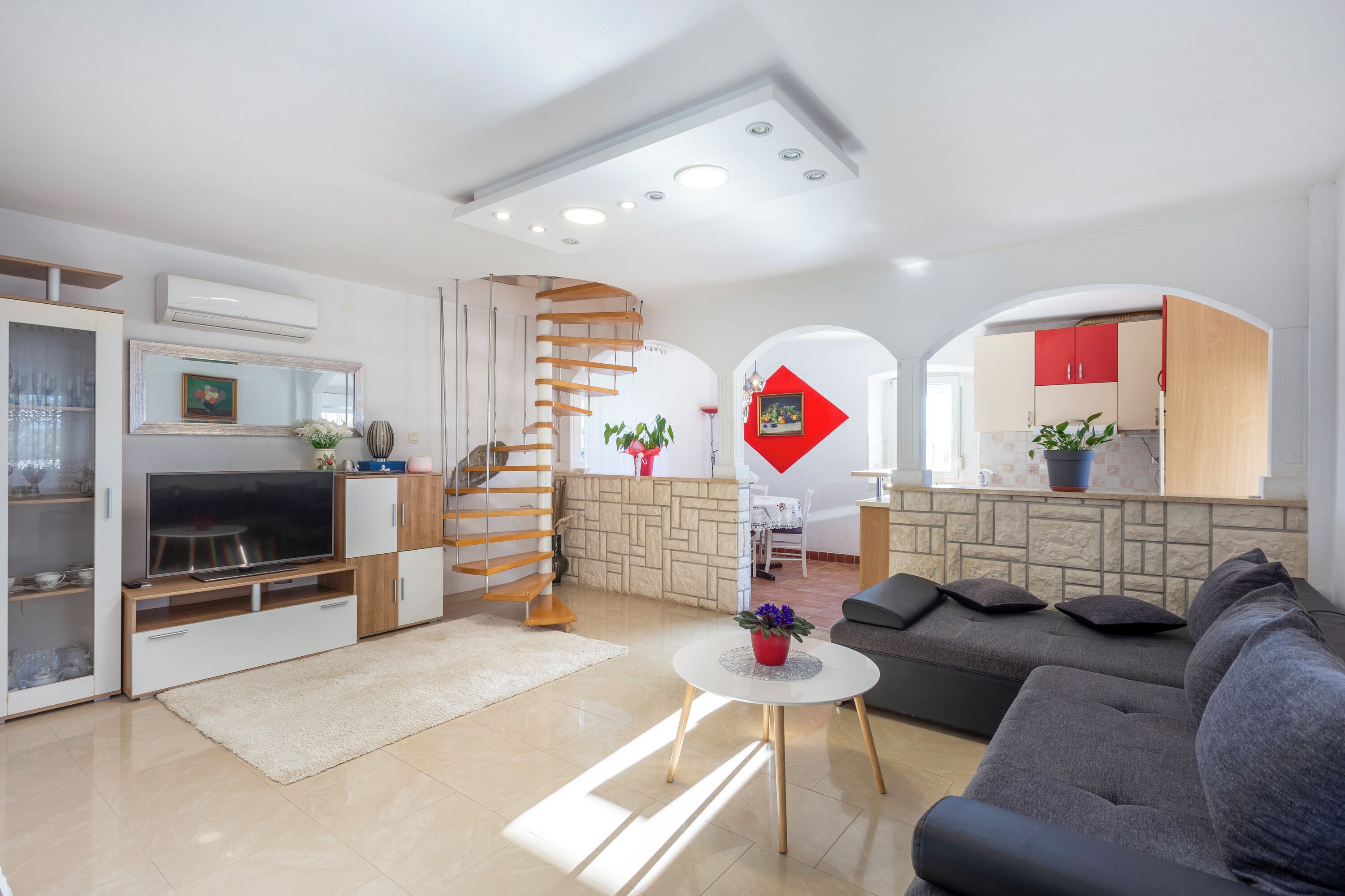 Nhà Tiêu chuẩn, nhiều phòng ngủ, 2 phòng tắm (Holiday Home Cadjo With Pool) | Khu phòng khách | Smart TV 21-inch có truyền hình cáp 