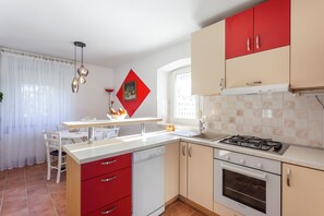Standard House, Multiple Bedrooms, 2 Bathrooms (Holiday Home Cadjo With Pool) | Private kitchen | Fridge, microwave, oven, stovetop - Holiday Home Cadjo With Pool (Brtonigla)
