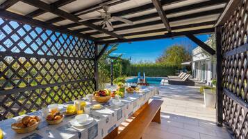 Nhà Tiêu chuẩn, 3 phòng ngủ, 2 phòng tắm (Holiday Home Cadjo With Pool) | Khu ẩm thực ngoài trời